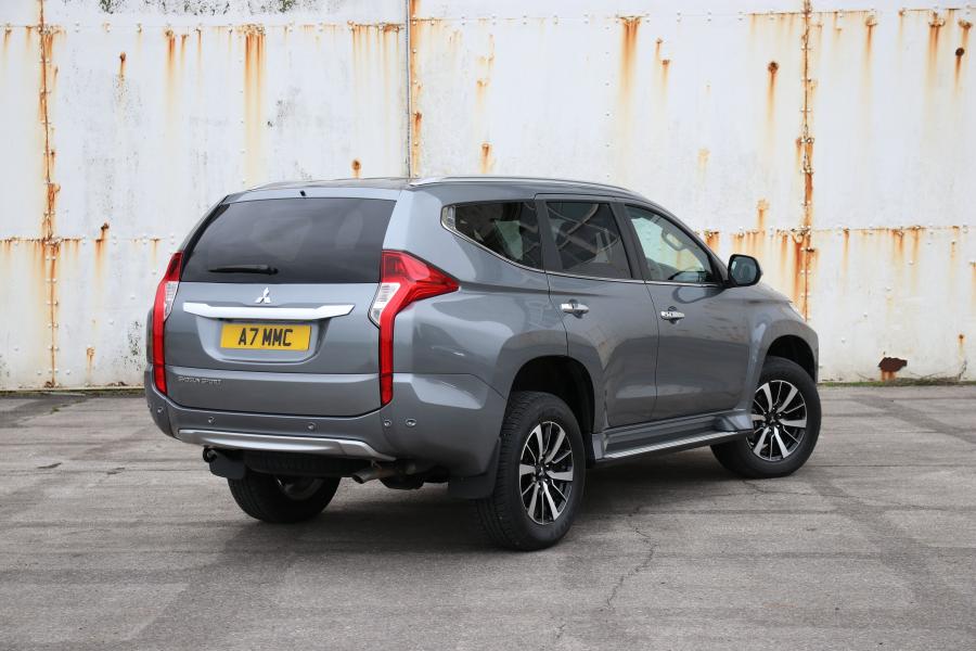  Mitsubishi Shogun Sport 2018 года  (UK) (фото 4 из 10)